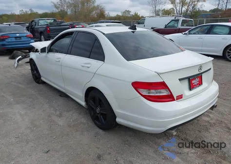 2010 Mercedes-Benz C 300 Luxury 4Matic/Sport 4Matic из США, поврежденный, VIN WDDGF8BB6AR089165